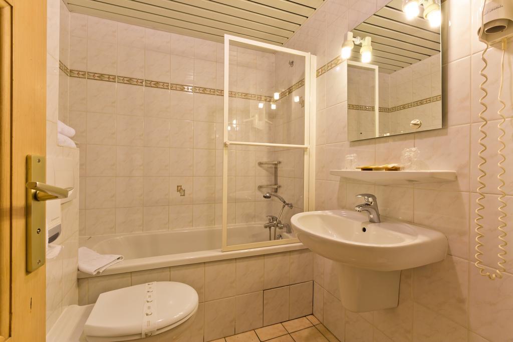 Hotel La Montagne ラ・クリュサ エクステリア 写真