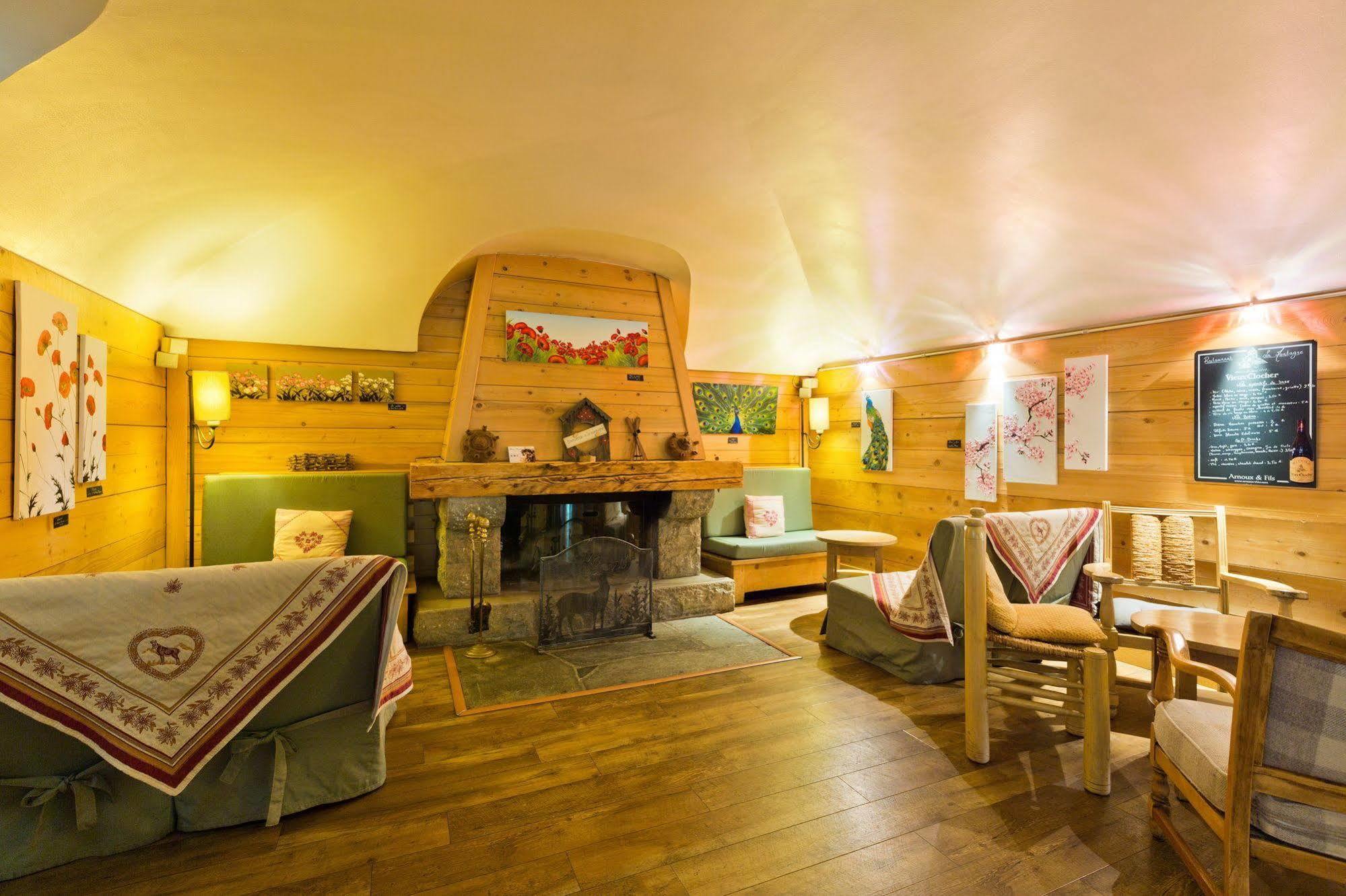 Hotel La Montagne ラ・クリュサ エクステリア 写真