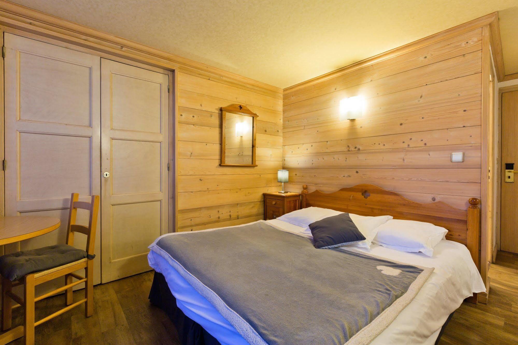 Hotel La Montagne ラ・クリュサ エクステリア 写真