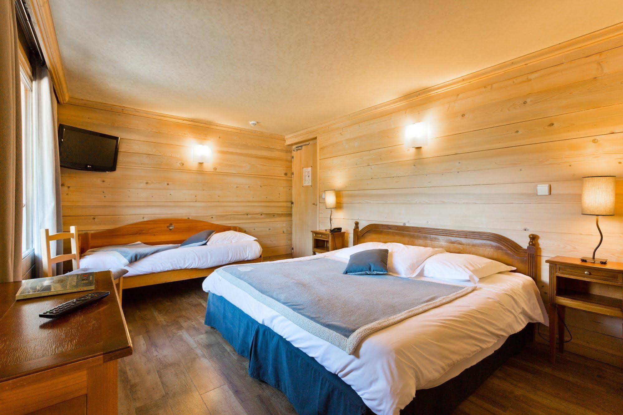 Hotel La Montagne ラ・クリュサ エクステリア 写真